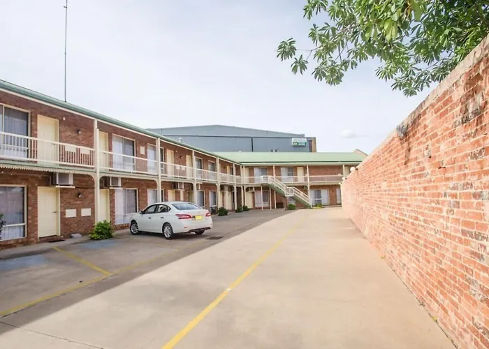 Hamilton Henry Parkes Motor Inn