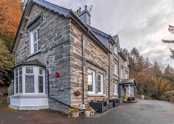 Glyntwrog House