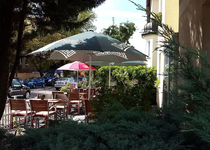 Pension & Cafe Am Kraehenberg Halle 