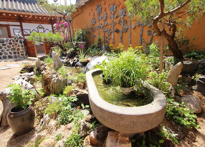 Happiness Full Hanok Guesthouse Jeonju