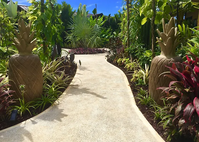 Golden Pineapple Villas-Adults Only