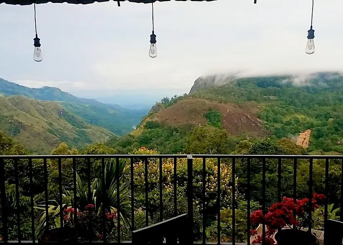 Golden View Guest Ella Hotel