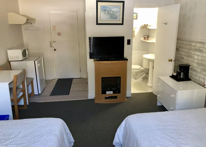 Edgewater Motel And Campground