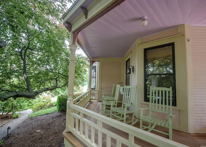 254 South Union Street Guest House