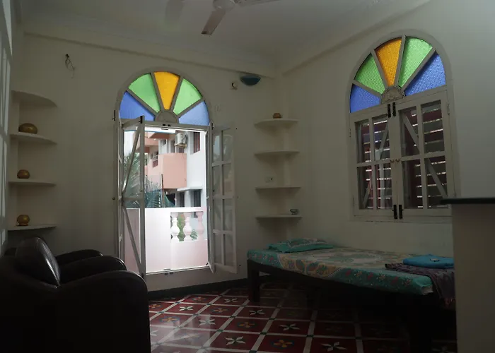 Holi-Wood Guesthouse Pondicherry