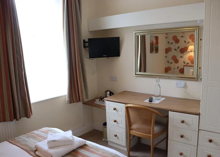 Lion Hotel & Studio Apartments