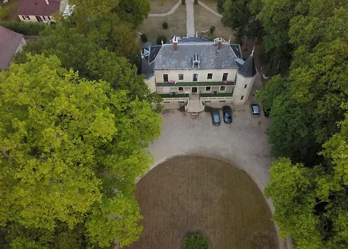 Chateau De La Villeneuve Saint-Marcel 