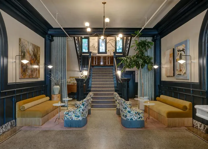 Marqueen Hotel - Newly Renovated
