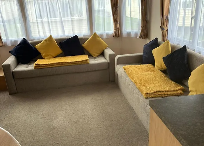 Phoenix Caravan Hire, Trecco Bay