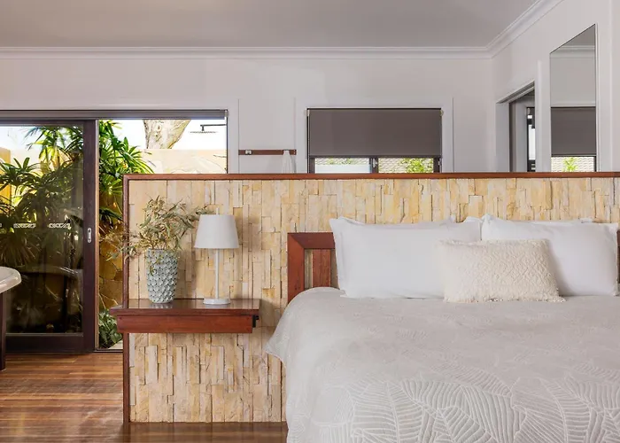 Away Guesthouse- Away On Shirley Lane