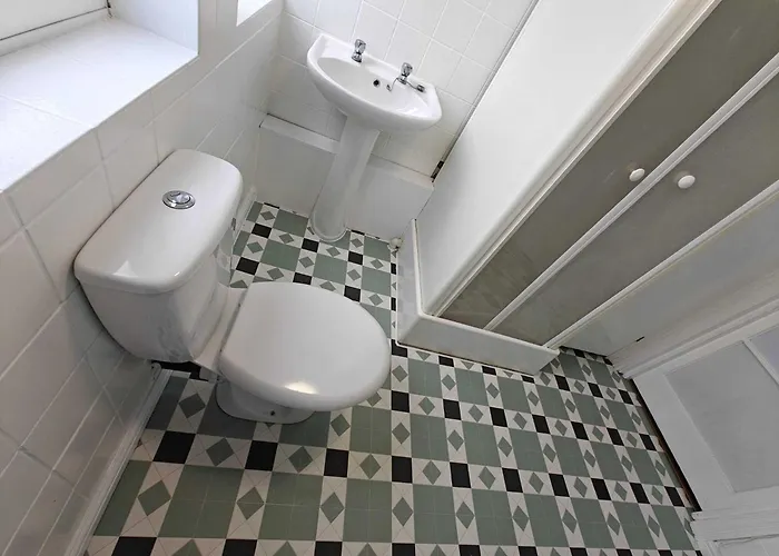 Ricky Road Guest House - Premium