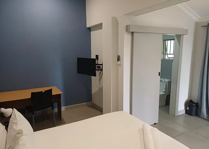 Triple9 Hatfield Guesthouse