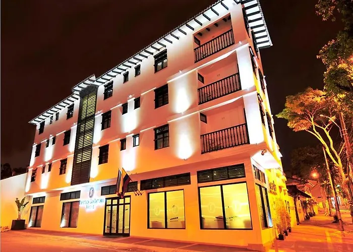 Hotel Puerta De San Antonio