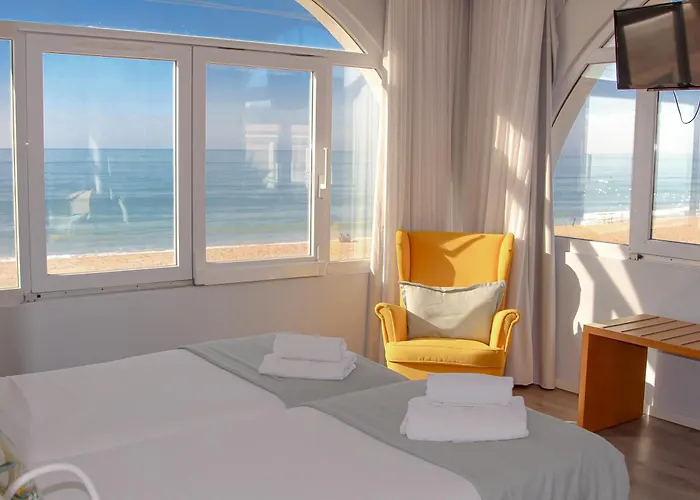 Golden Beach Guest House & Rooftop Bar Faro