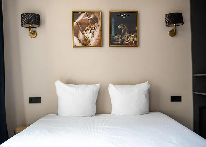 Hotel 83