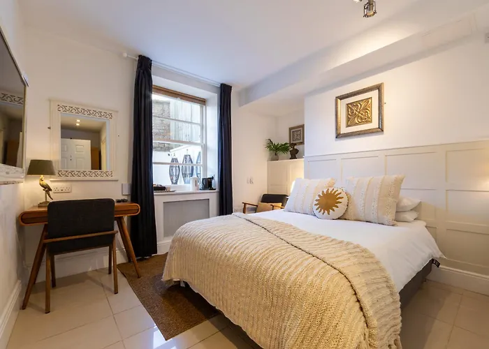 Ferndale Mews