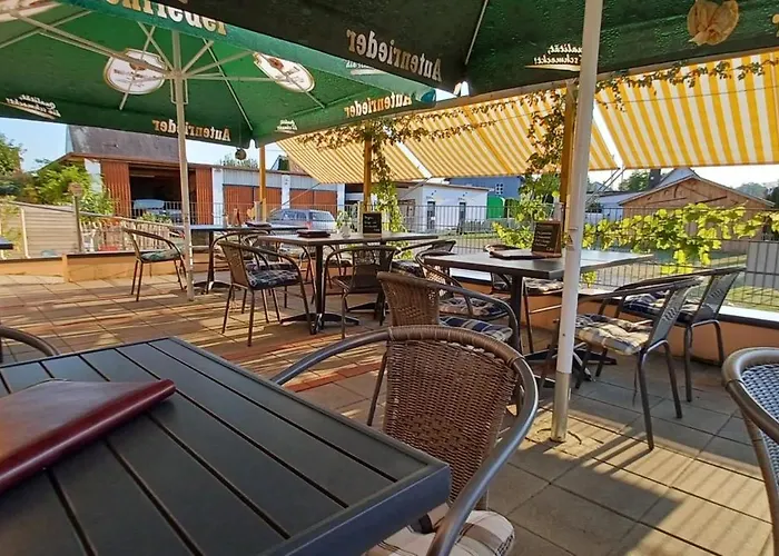 Nesthocker Café-Snackbar-Pension-Bauwagencamp Offingen