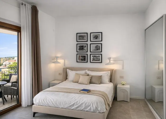 suite sorrento center