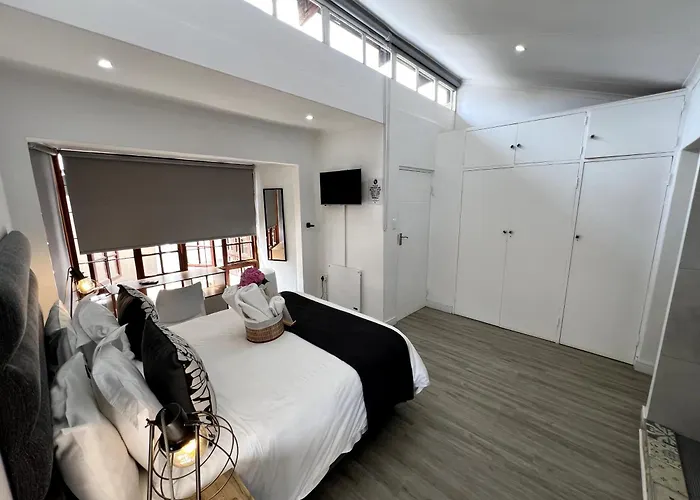 Kelkiewyn Waterkloof Guesthouse