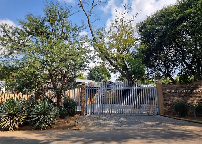 Aerotropolis Guest Lodge