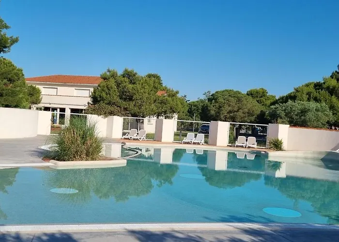 Lagrange Grand Bleu Vacances – Résidence Le Mas de Torreilles