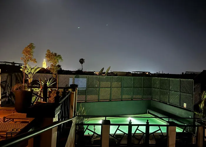 Riad Basidi piscine chauffée sur le toit de la médina