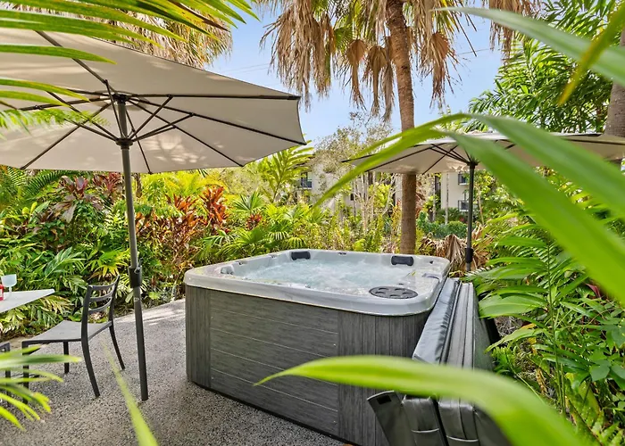 Trinity Beach Club Holiday Apartments