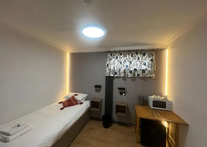 Hollybush Guest House