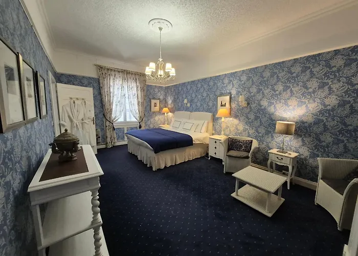 Chateau De Villars