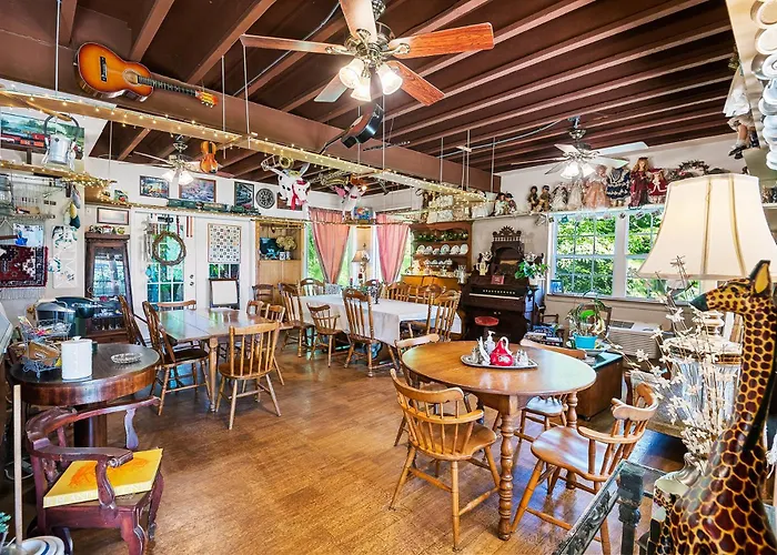 Nolichuckey Bluffs Bed & Breakfast Cabins