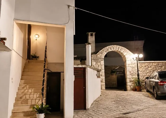 Amaya Pine Studio Panagia 