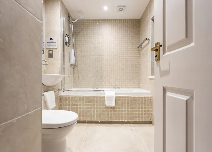 Howbeck & The Retreat Central Location, Incl Off-Site Health Club And Parking Ev Point Available, Great Deals On
