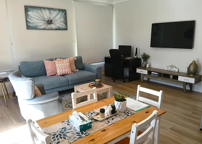 The Woodlands Hideaway - Modern Acreage Guesthouse