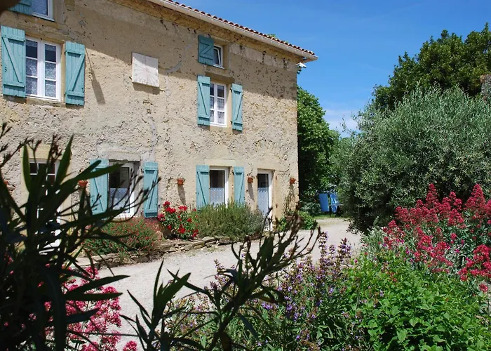 Hotel Domaine Bellelauze Bouriège