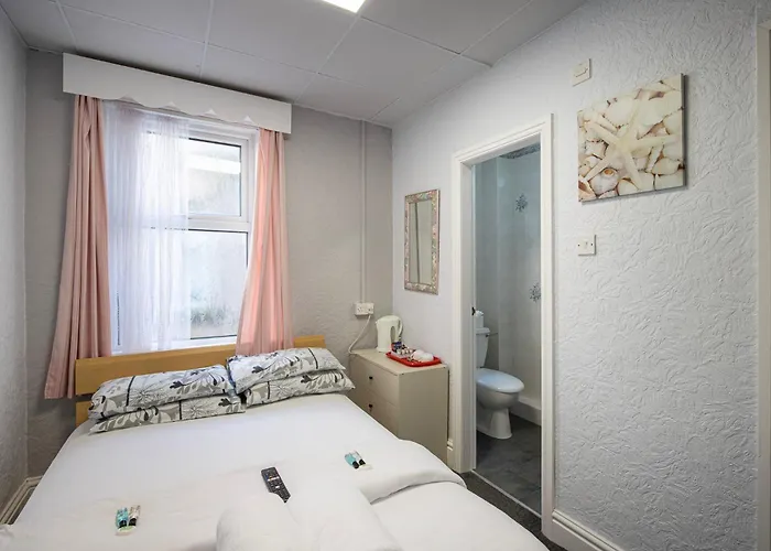 100 Pipers Hotel