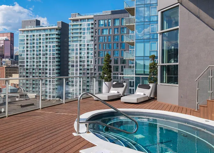 Warwick Le Crystal - Montreal