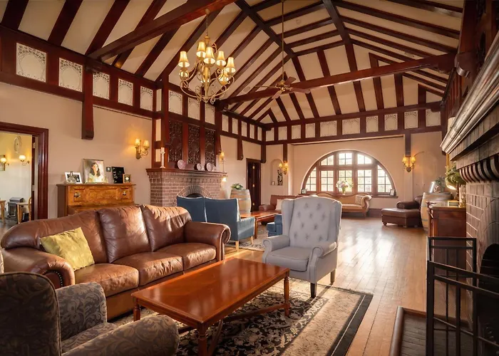 Petersons Armidale Winery And Guesthouse
