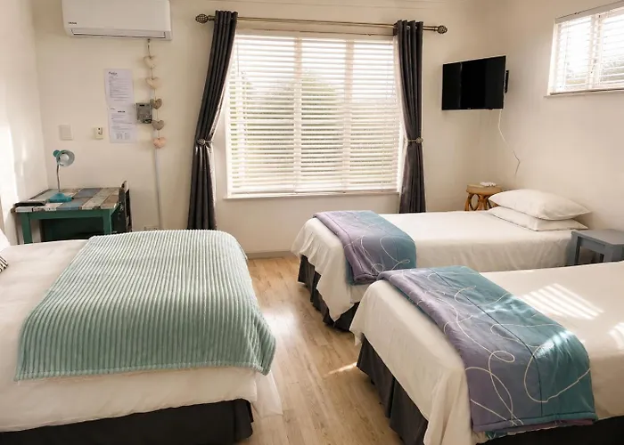 Bay Breeze Guesthouse Selfcatering Gordons Bay