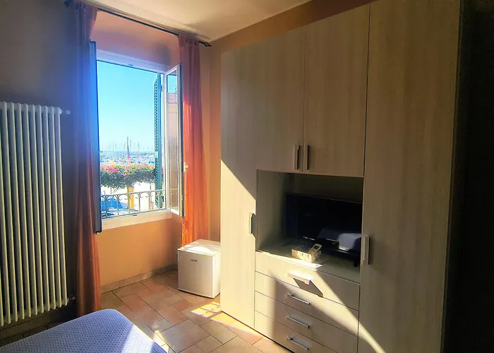 Perla Nera Guesthouse Imperia