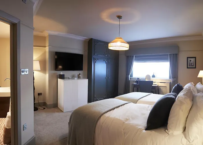 The Plough Inn & Cottages