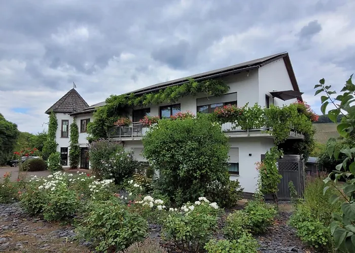 Hotel Weingut Raevenhof Ayl