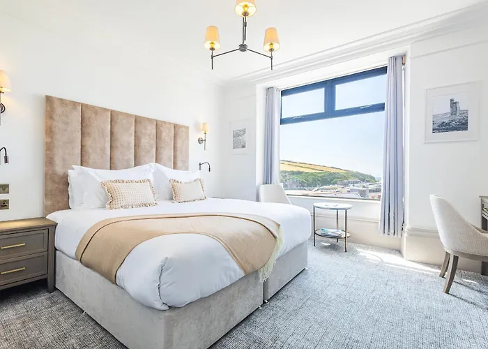 Falcon'S Nest Hotel