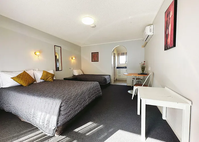 Kingswood Manor Motel