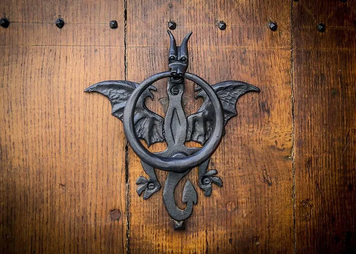 Mons Dragon House Hotel