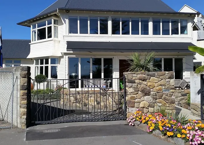 Cave Rock Guest House