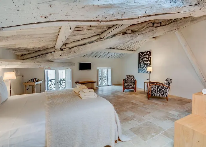 La Maison De La Place Lourmarin