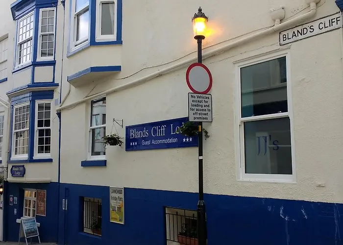 Blands Cliff Lodge