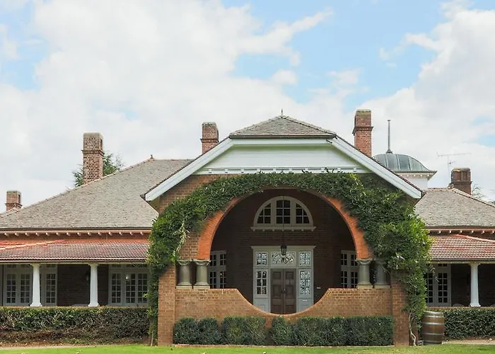 Petersons Armidale Winery And Guesthouse