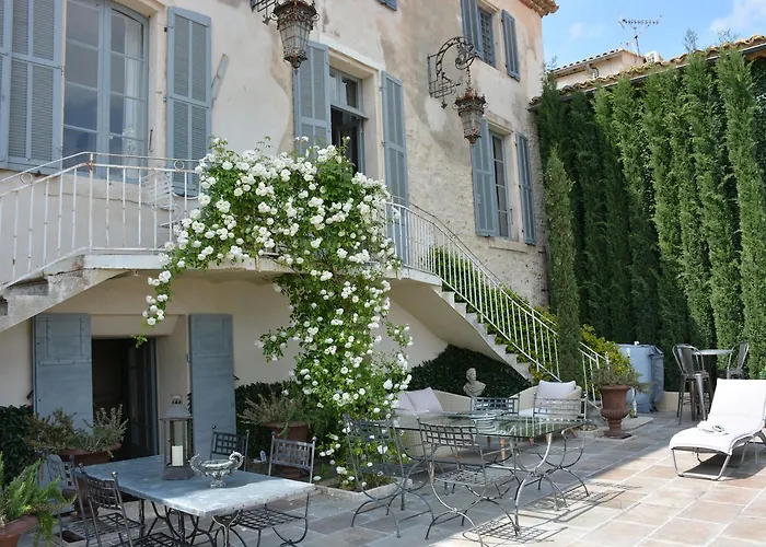 Le Petit Chateau