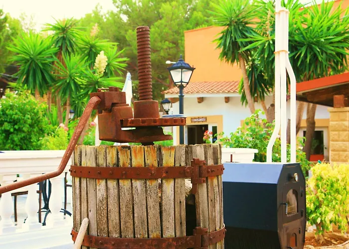 Villa Columbus Rooms And Restaurant Peguera